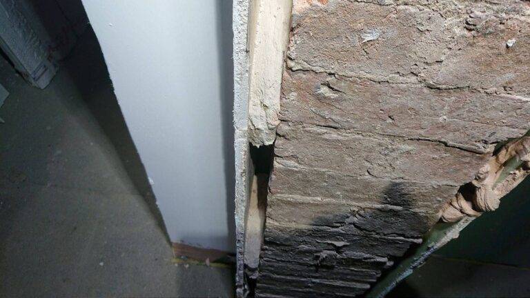 Plasterboard Ridge Defect Damp Patches On Plasterboard - Core Conservation